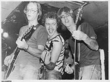 media1981 aardschok03